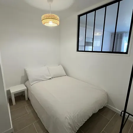 Cosy Apartment With Swimming Pool Apartamento Hyères