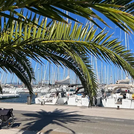 Apartamento Cosy Apartment With Swimming Pool Hyères